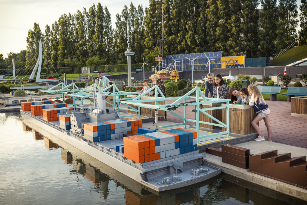 Attraction: Manage the Port Traffic | Madurodam