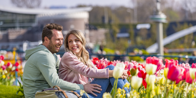 953_fullimage_stel tussen bloemen.jpg