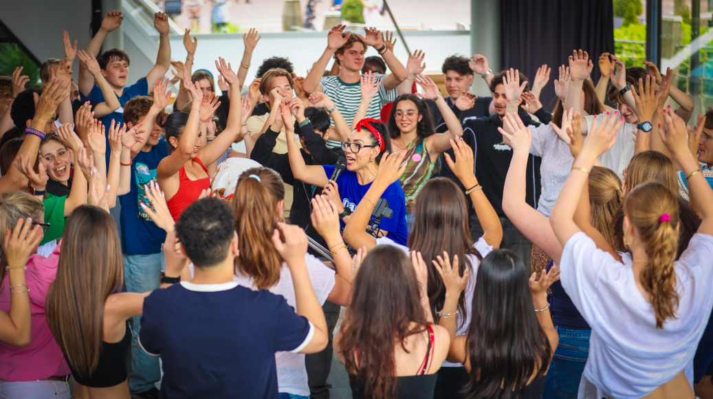 Kinderen dansen samen tijdens MaduroFusion 2026