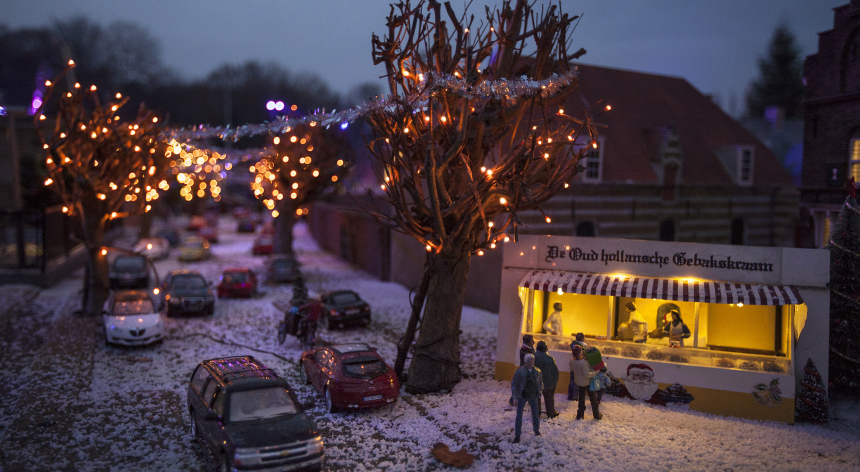 Oliebollenkraam in de winter in Madurodam miniatuur