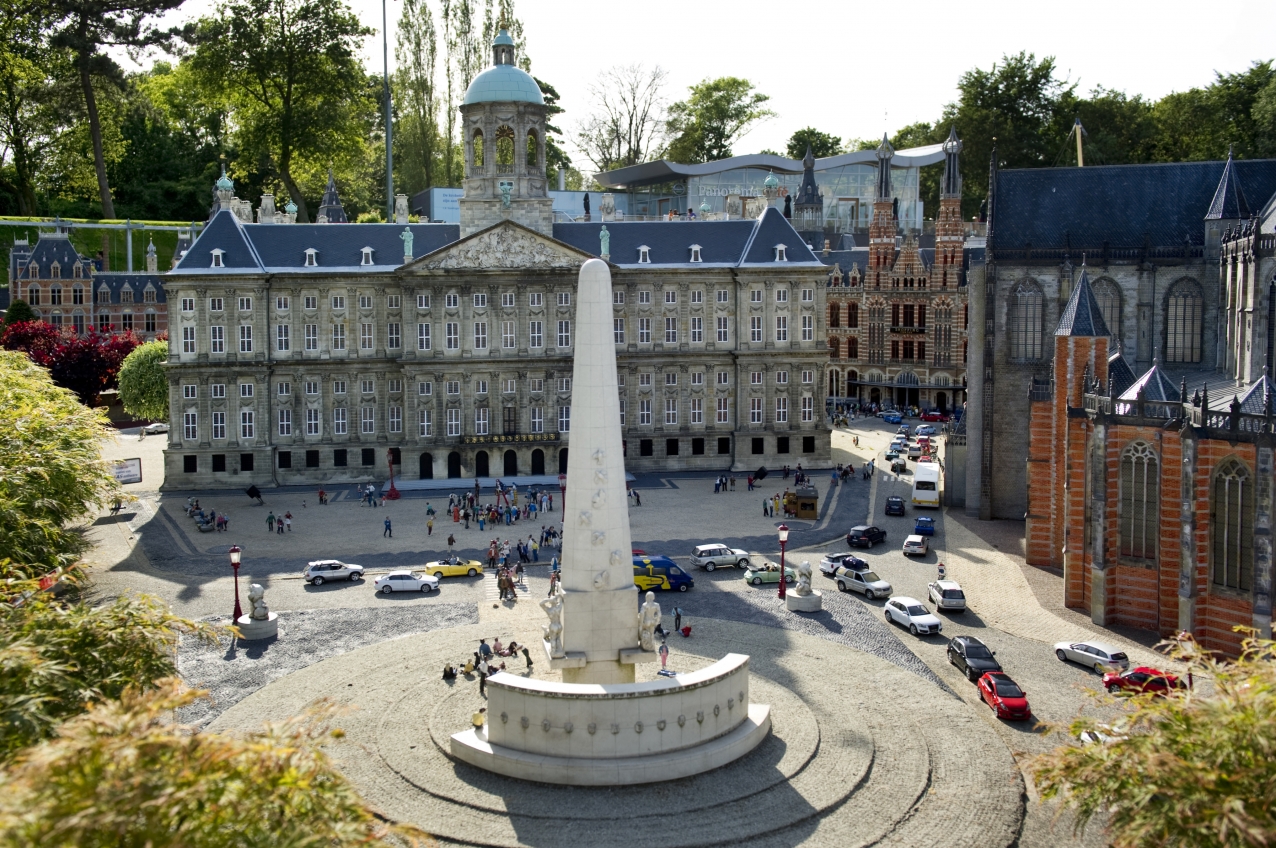 STREET VIEW : le jeu ! - Page 46 Madurodam_Paleis_op_de_Dam_1_2