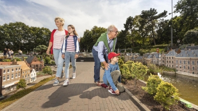 Grootouders op avontuur met kleinkinderen